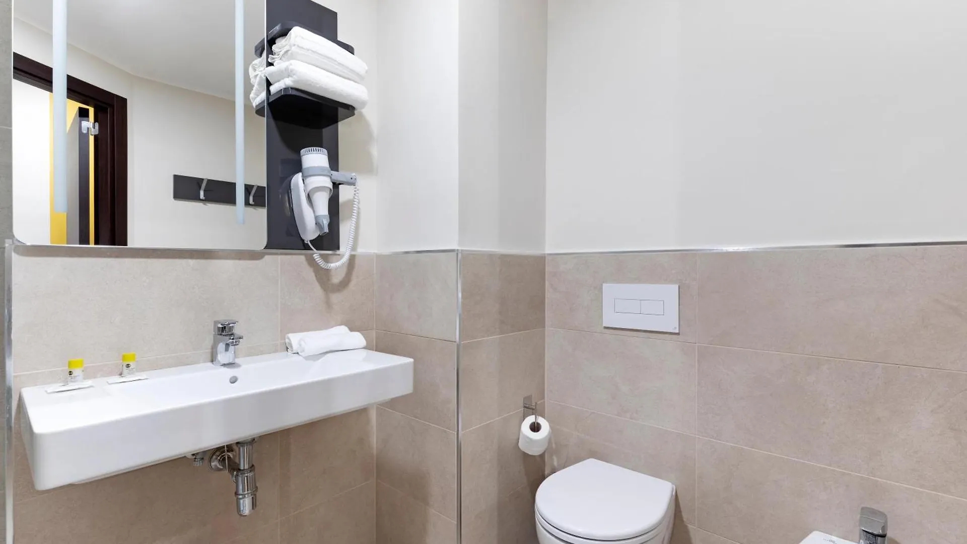 B&B Hotel Roma Fiumicino Aeroporto Fiera 1 3*,  Italia
